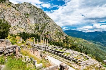 archaeological site of delphi tour